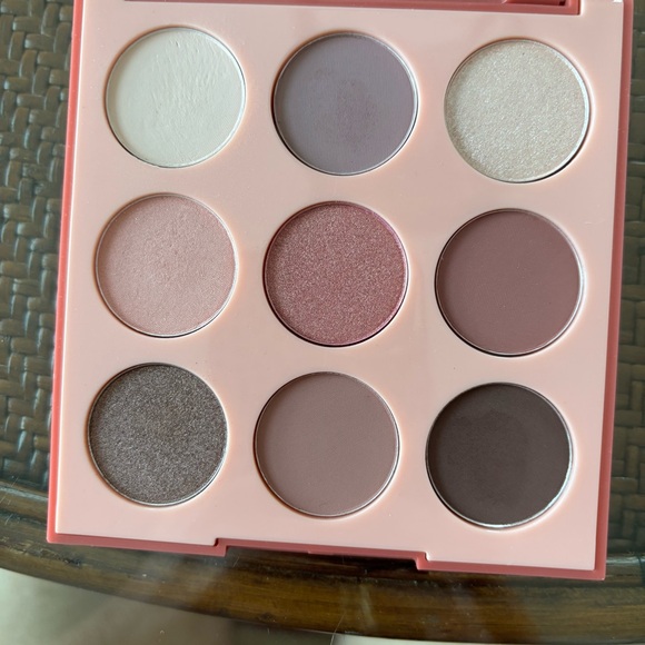 Morphe Artistry Palette in Vintage Rose Hues - Picture 4 of 4